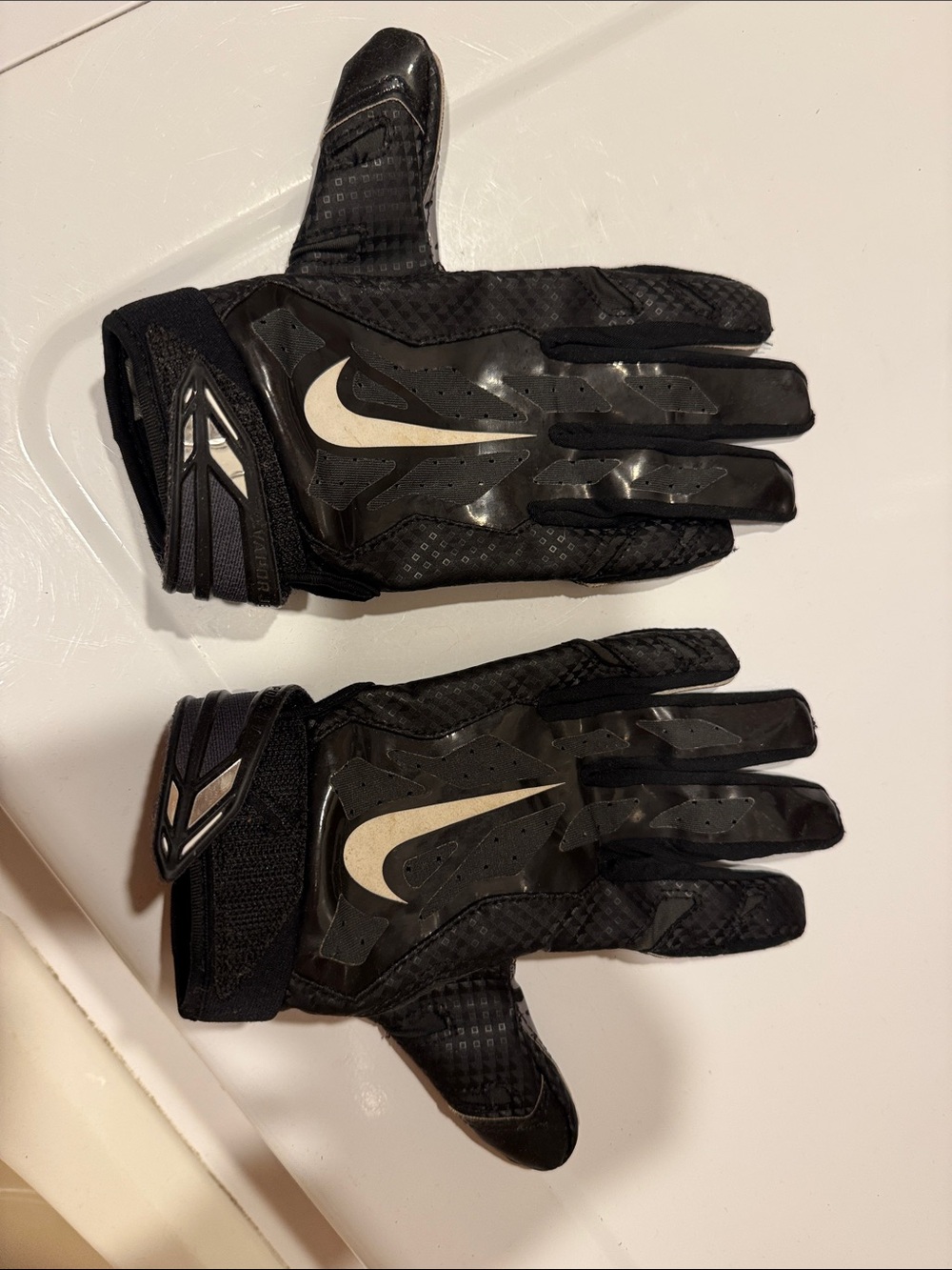 Nike Men’s Black Gloves with White Swoosh